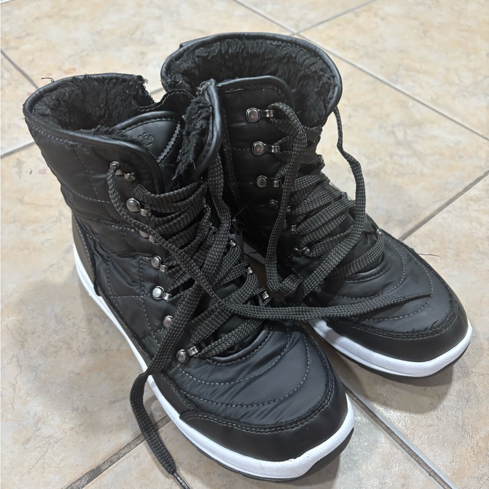 Black Quilted Lace-Up Winter Boots with Faux Fur